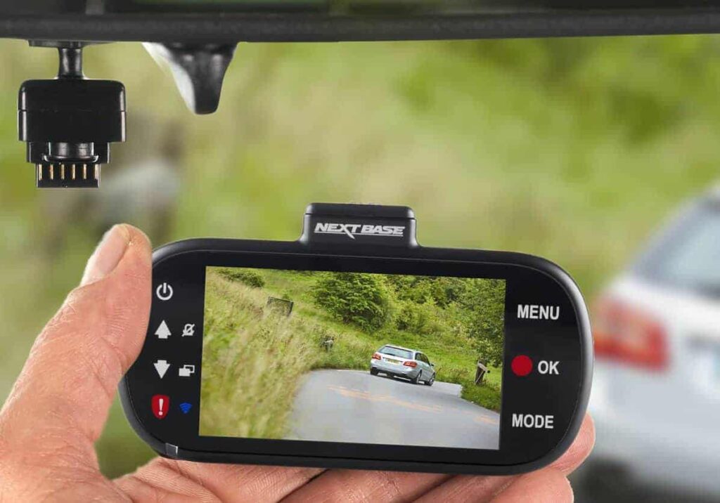 nextbase-412gw-dash-cam-in-car