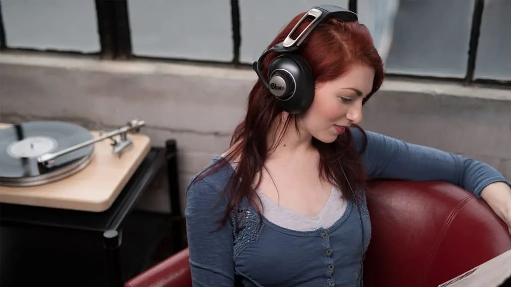 img1@2x - Blue Sadie Over-Ear Headphones Review