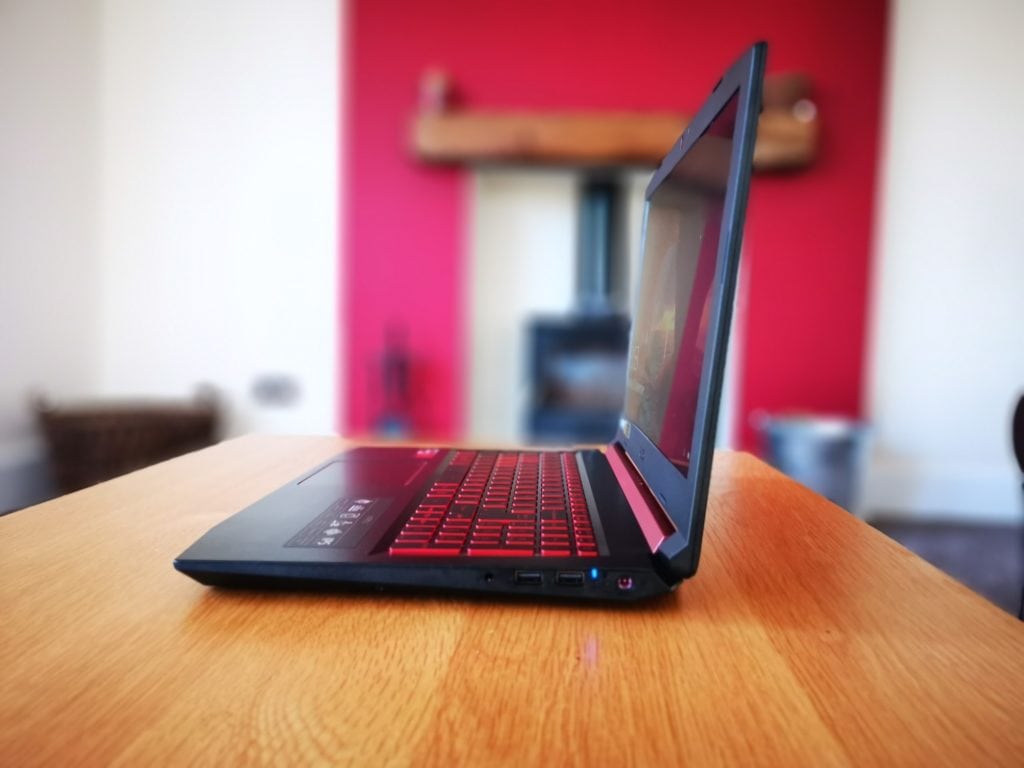 Acer Nitro 5 AMD RX 560X N17 C1 Review 2 - Acer Nitro 5 15.6" AMD Ryzen 5 RX 560X Gaming Laptop Review