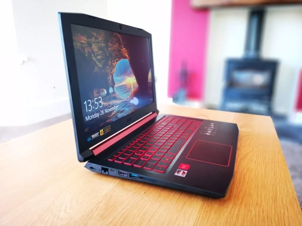 Acer Nitro 5 AMD RX 560X N17 C1 Review 4 - Acer Nitro 5 15.6" AMD Ryzen 5 RX 560X Gaming Laptop Review