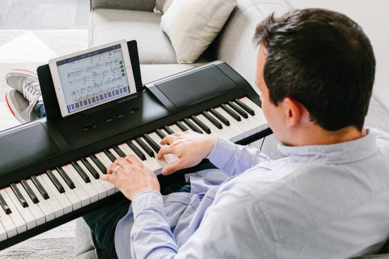 The One Light Keyboard Review – A smart Keyboard that can teach you to play