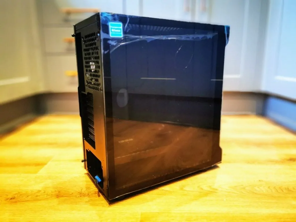 Thermaltake H200 4 - Thermaltake H200 Tempered Glass Case Review – An attractive budget case with a RGB Light Strip