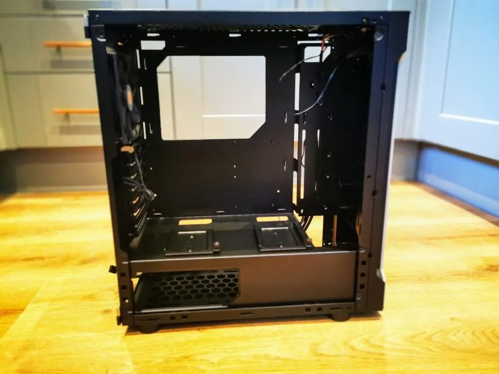 Thermaltake H200 7 - Thermaltake H200 Tempered Glass Case Review – An attractive budget case with a RGB Light Strip