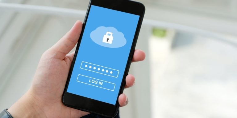 Upgrade Security Of Your Mobile Phone Using Password Manager