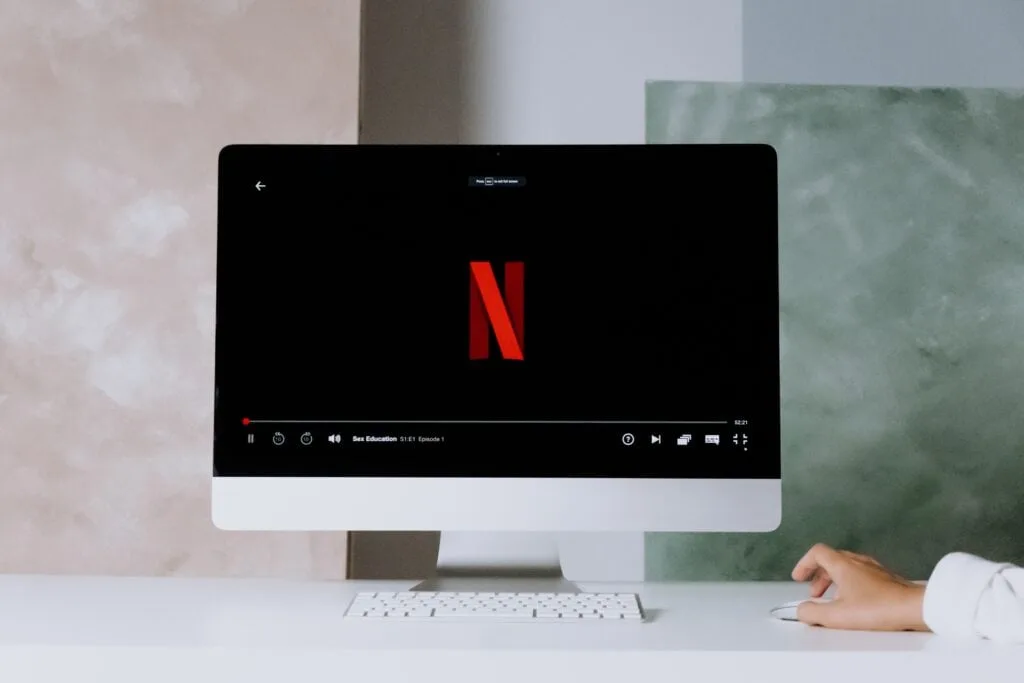 streaming netflix 2 pexels 5082567 1 - 9 Ways to save money on streaming