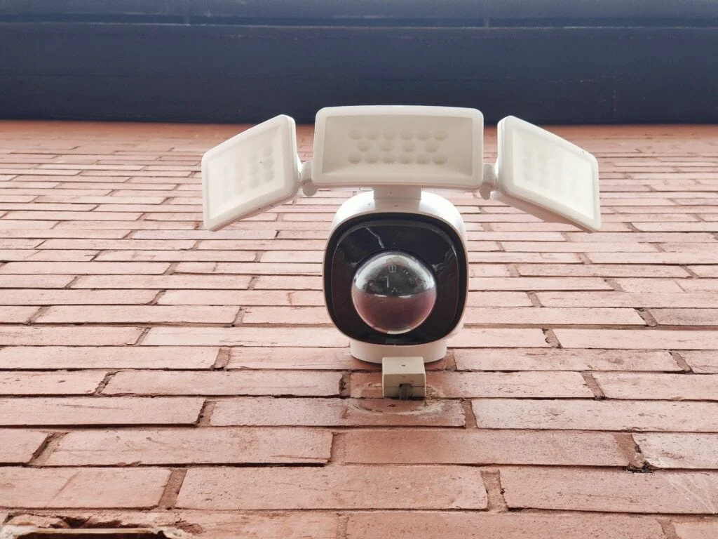 Eufy Security Floodlight Cam 2 Pro Review mount2 - Eufy Security Floodlight Cam 2 Pro Review - The best floodlight camera thanks to pan & tilt person auto-tracking