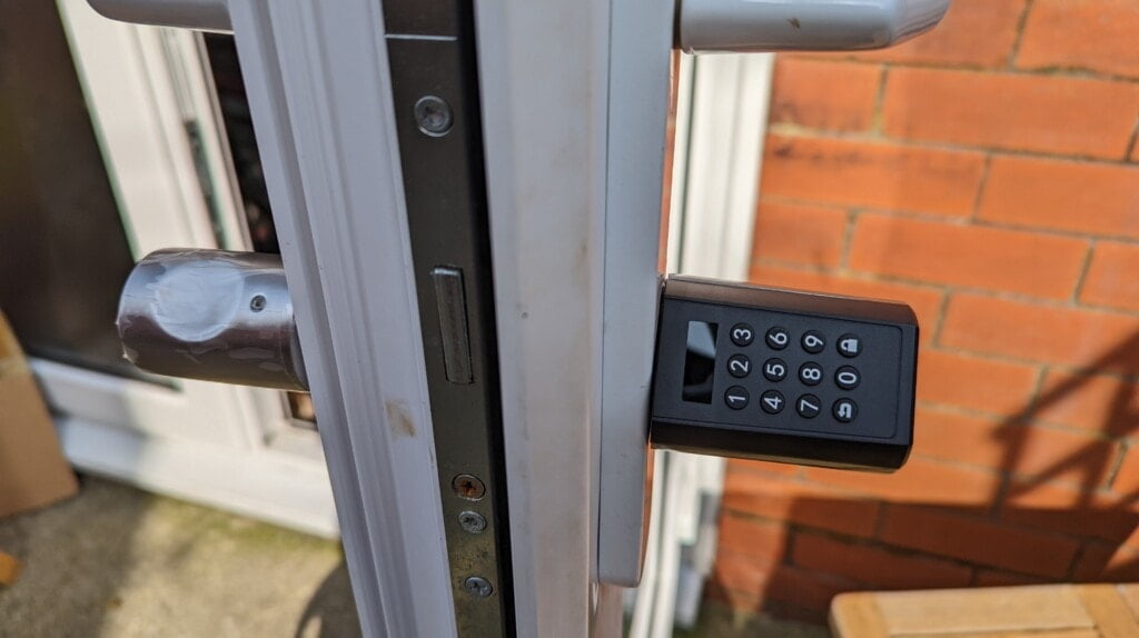 welock SOHO EU review 3 - We.lock Smart Lock Review [SOHO-EU] – Pin code & RFID smart lock makes this more convenient to use than Bold