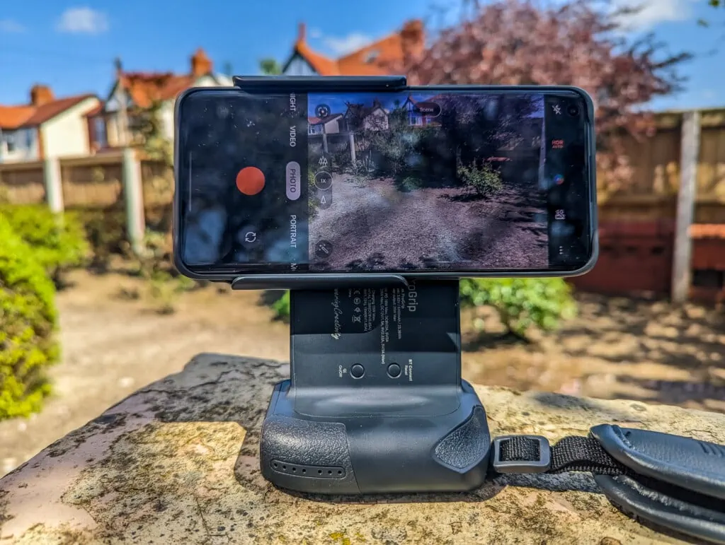 ShiftCam ProGrip Review1 - ShiftCam ProGrip Review – DSLR style grip for photography on your phone