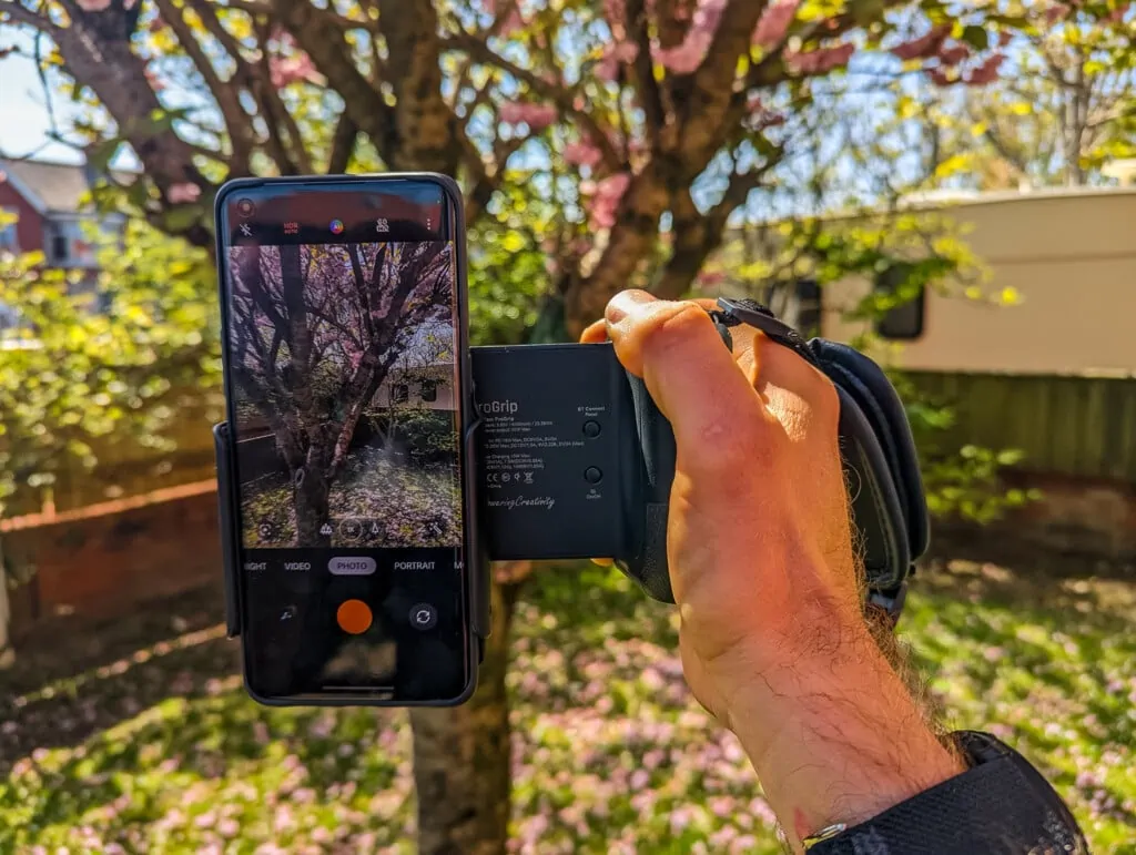 ShiftCam ProGrip Review4 - ShiftCam ProGrip Review – DSLR style grip for photography on your phone