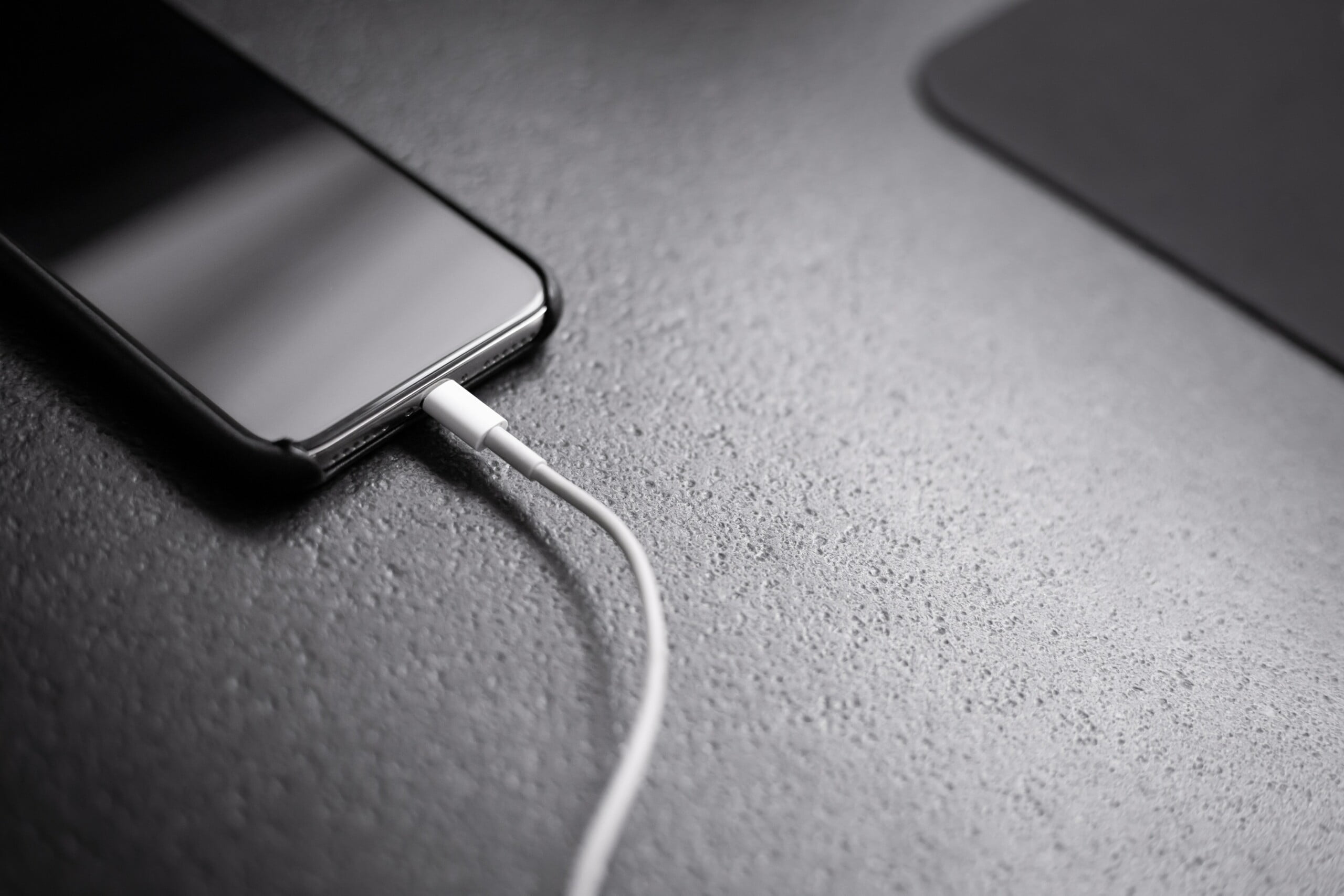 iPhone or iPad Keeps Disconnecting From Charger? It might not be your lightning cable