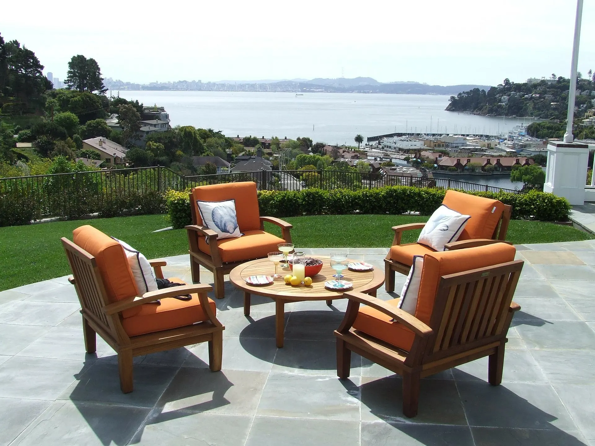 UK garden furniture. What to pay attention to when buying it?