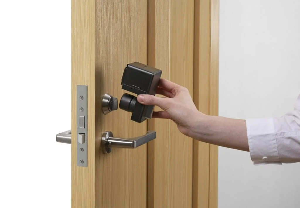 SwitchBot Lock7 - SwitchBot Lock vs Yale Linus vs Nuki Smart Door Lock – SwitchBot comes to the UK but can only use a thumb turn deadbolt locks