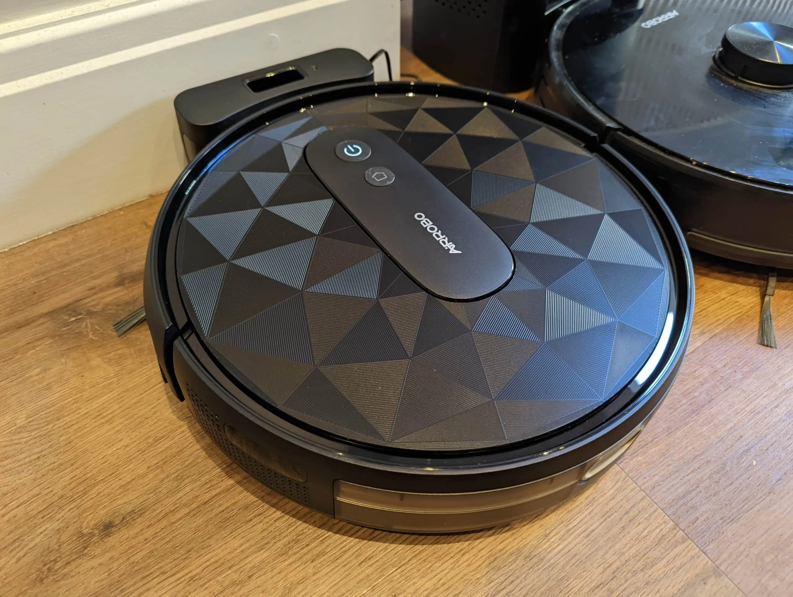 AIRROBO P20 Robot Vacuum Review – A budget option with gyroscope navigation & improved cleaning vs P10