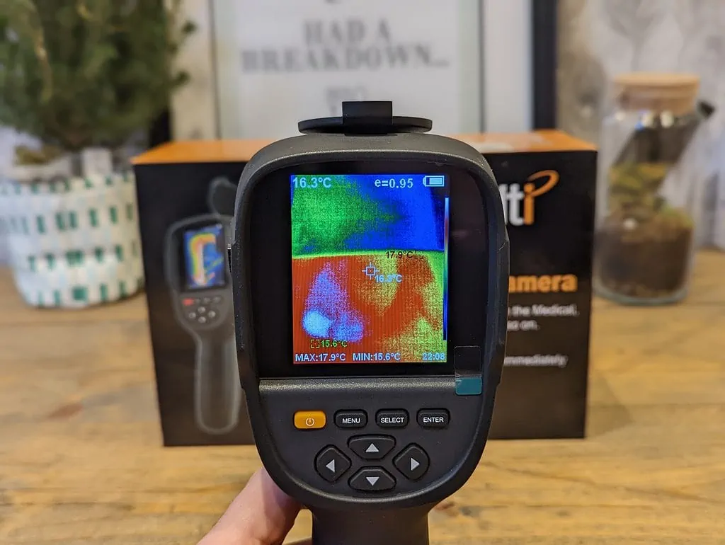 Hti Xintai HTI 19 infrared thermal imaging camera review3 - Using a thermal camera to reduce draughts & heating costs: HTI-Xintai HTI-19 infrared thermal imaging camera review