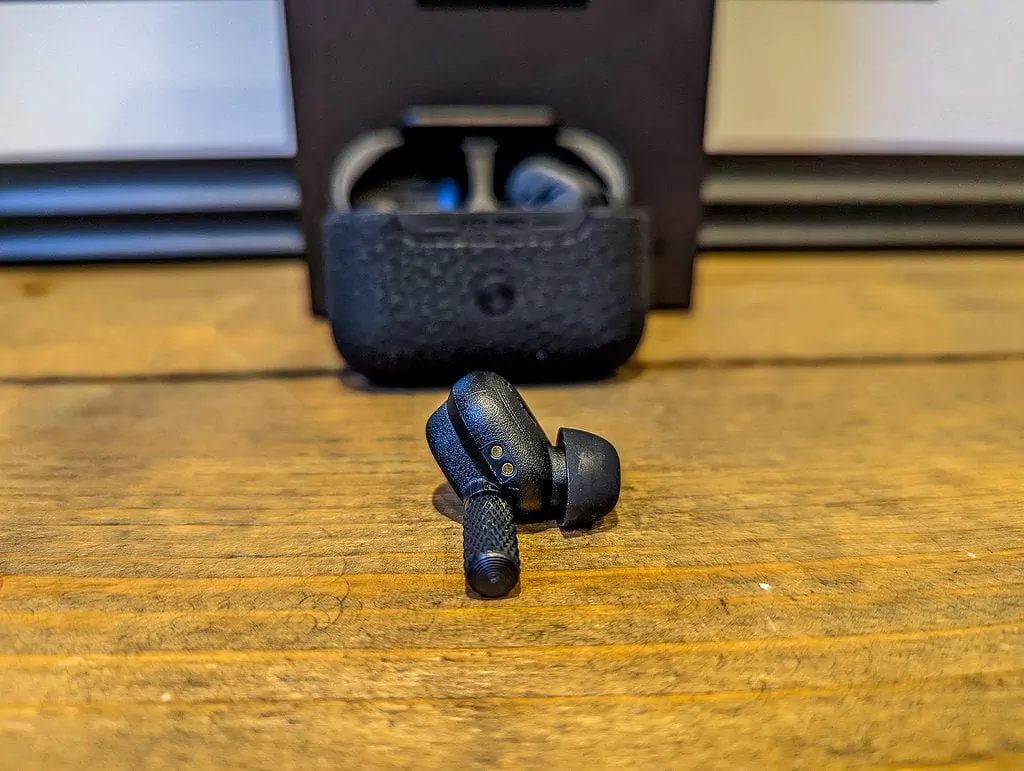 Marshall Motif ANC Review3 - Marshall Motif ANC Review – Noise cancelling earbuds with the iconic Marshal sound and design