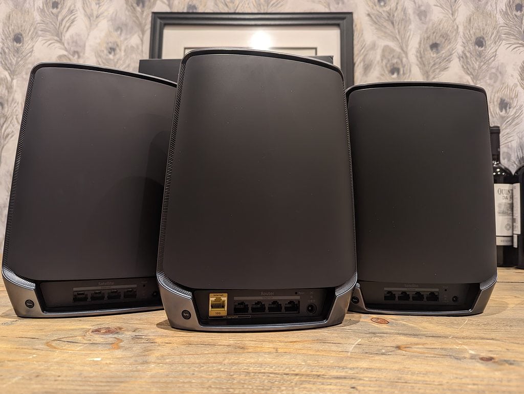 Netgear Orbi RBK863S Review1 - How to set up a mesh WiFi network? & How does mesh WiFi work?