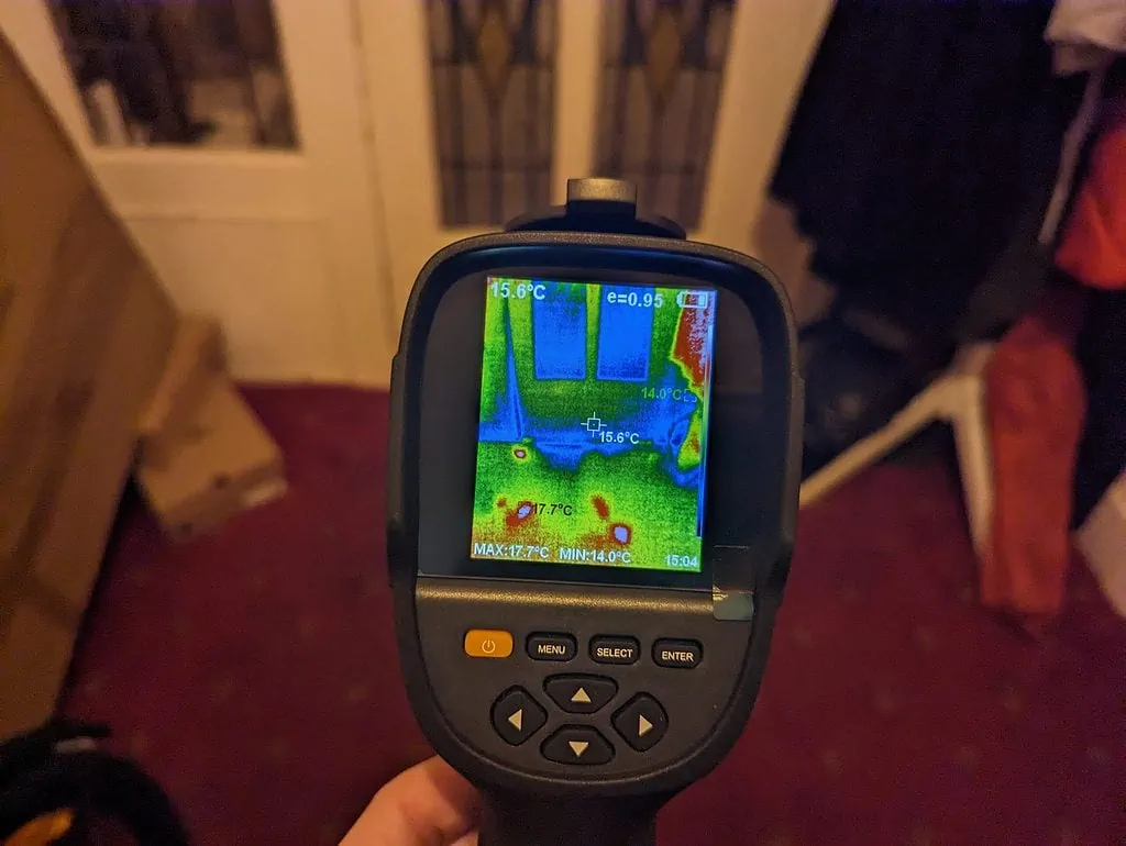 PXL 20221220 071128738 - Using a thermal camera to reduce draughts & heating costs: HTI-Xintai HTI-19 infrared thermal imaging camera review