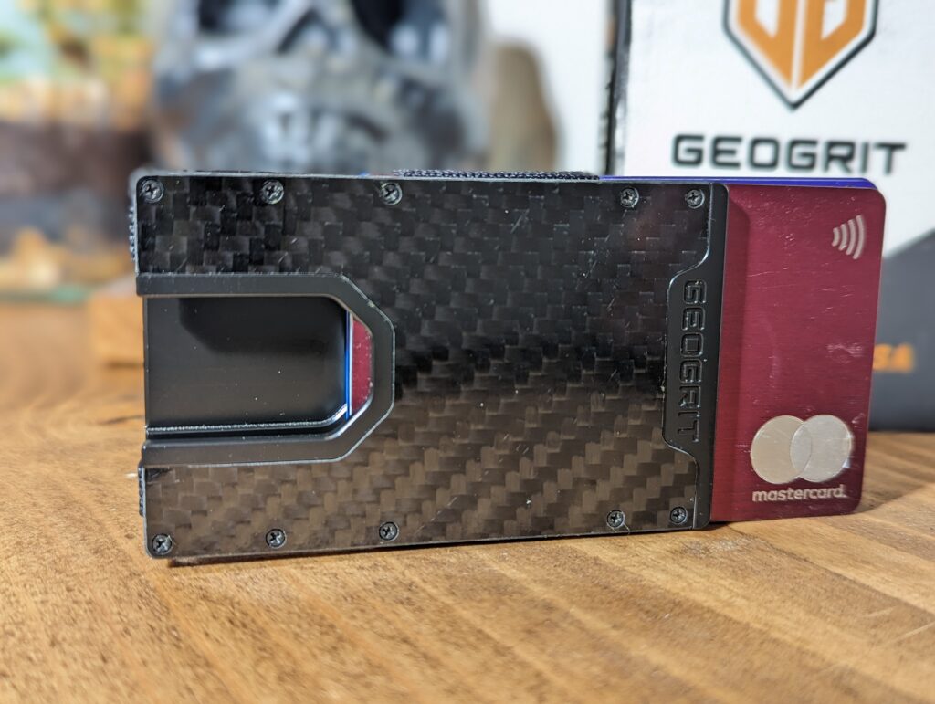 Geogrit Carbon Fiber EDC Wallet Review3 - Geogrit Carbon Fiber EDC Wallet Review – A premium quality minimalist card wallet & cash clip