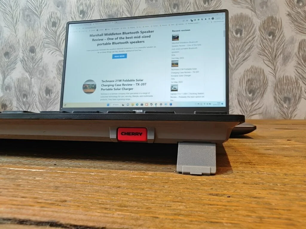 Cherry KW 9200 Mini Wireless Keyboard Review USB Dongle - Cherry KW 9200 Mini Wireless Keyboard Review – The best portable keyboard for travel