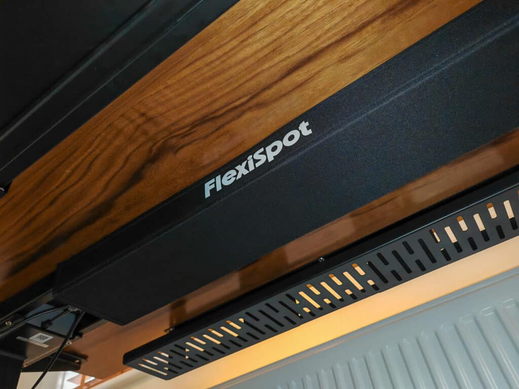 Flexispot E7 Pro Plus Standing Desk Magnetic Cable Management - Flexispot E7 Pro Plus Standing Desk Review
