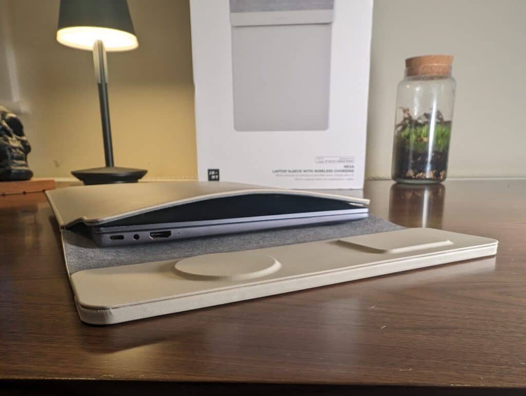 Journey Nexa Laptop Sleeve Review tight fit - Journey Nexa Laptop Sleeve Review – An attractive laptop sleep with built-in QI wireless charging and mouse mat