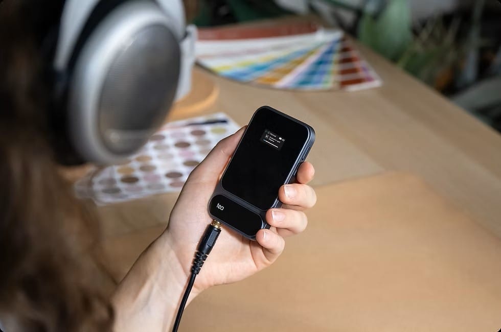 Khadas Tea Pro - DAC/ampli Portable Hi-Res Avec Aimant MagSafe - Sorties 3.5mm & 4.4mm - Bluetooth 5.4 - Écran AMOLED 0.95"