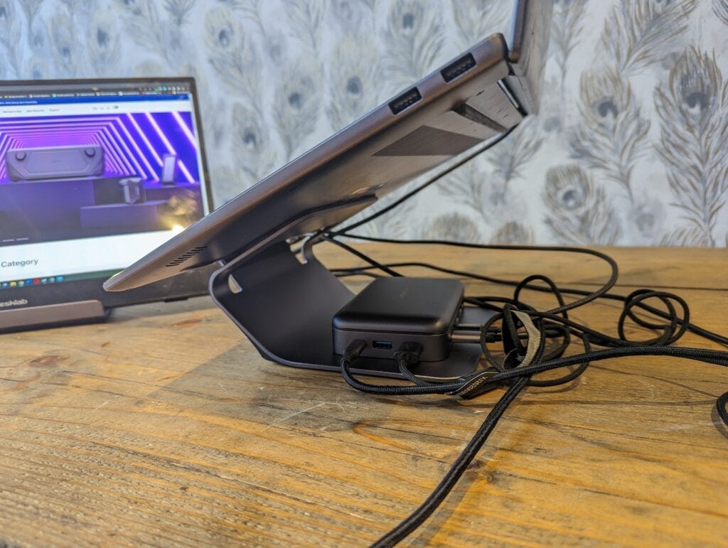 JSAUX Omnicase 2 Pro Review – USB-C 12-in-1 docking station & storage + Laptop & Steam Deck Stand 11 JSAUX Omnicase 2 Pro Review Laptop Stand Pictures2 1024x771 1 1
