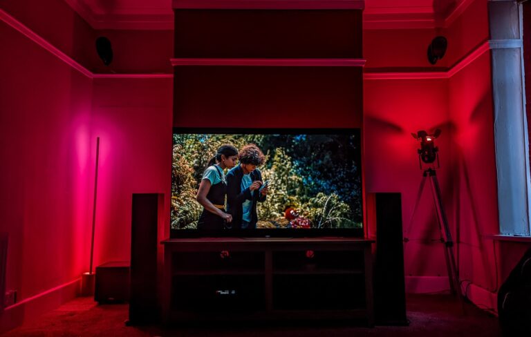 Philips Hue Signe Gradient Floor Lamp in Oak Review