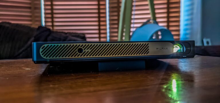 WEMAX Go Advanced Smart Portable Laser Projector Review – A bright 600 ANSI lumens 1080P projector