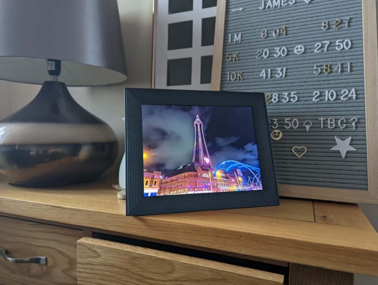 Aura Frames Mason Luxe Review – The best digital photo frame for a Christmas present