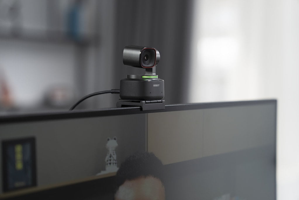 OBSBOT Tiny 2 vs Insta360 Link AI PTZ 4K Webcam Comparison – Tiny 2 is cheaper and has a bigger 1.5” sensor 4 02. Tiny 2 with Adjustable Mount 1024x683 1