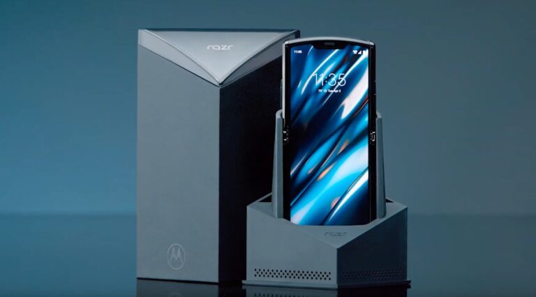 £1,200 Motorola RAZR vs £279 Oppo Reno vs RAZR V3 – Nostalgia & a foldable OLED cost you an extra grand.