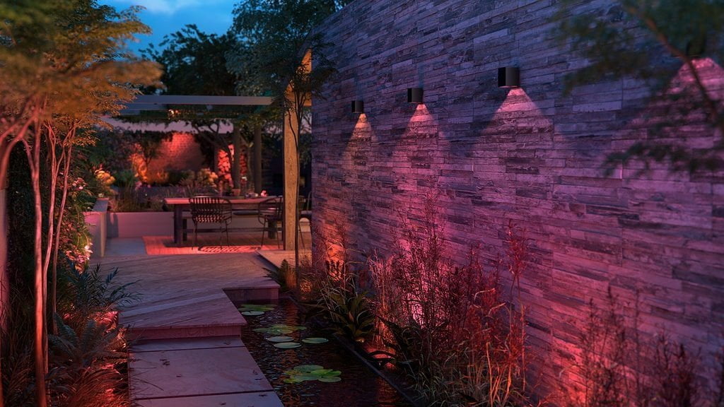 Philips Hue Resonate downward wall light lifestyle 1024x576 1