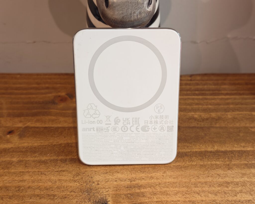 Xiaomi UltraThin Magnetic Power Bank 5000 Review vs Ugreen MagFlow Air 5K 4 Xiaomi UltraThin Magnetic Power Bank 5000 Back