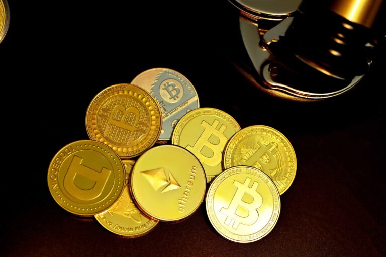 The top eight businesses are accepting bitcoin! 6 The top eight businesses are accepting bitcoin!