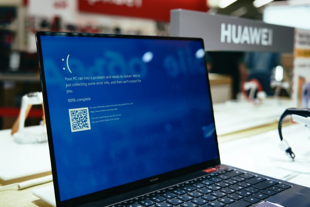 The UK's Most Googled Tech Problems 2 Blue screen SA gNINw0Q4 unsplash 1024x683 1