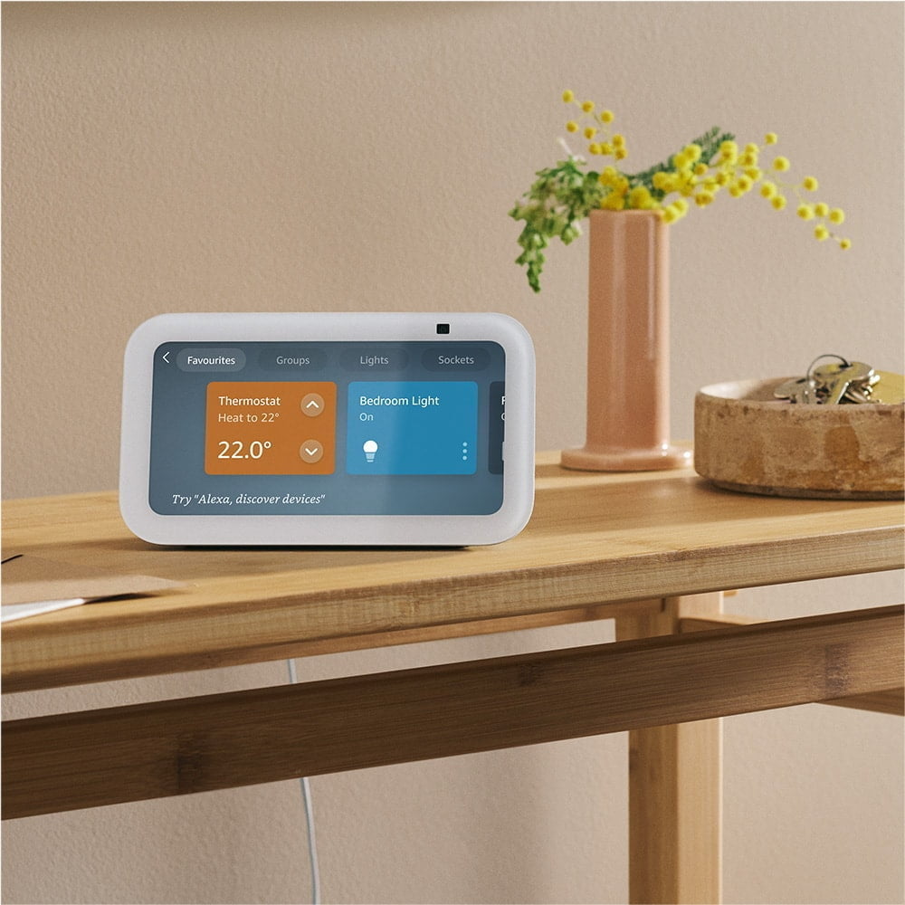 Echo Show 5 hallway