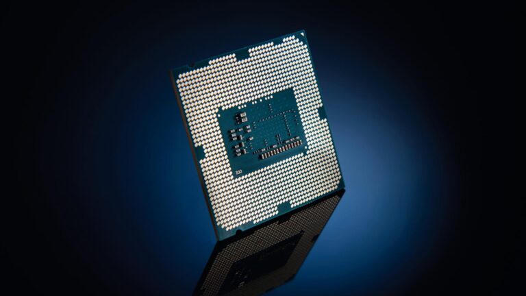 Intel Comet Lake CPUs have up to 10 cores & high frequencies 18 Intel Comet Lake CPUs have up to 10 cores & high frequencies