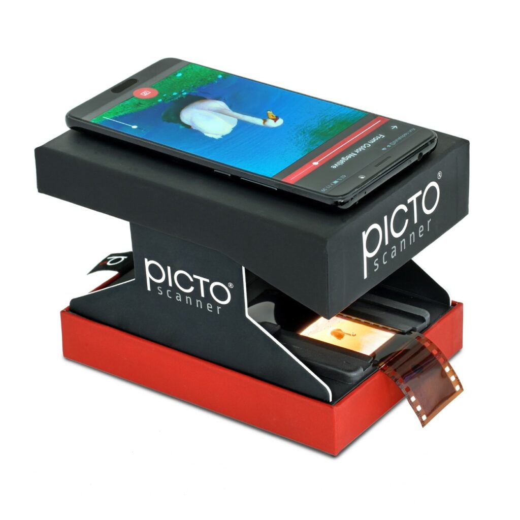 PictoScanner portable scanner turns negatives and slides into digital images using any smartphone 3 PictoScanner main photo 1024x1024 1