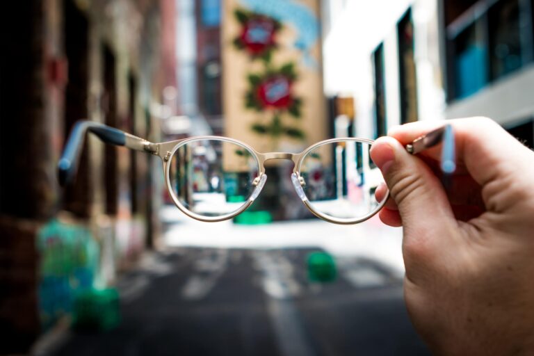 How Blue Lift Affects Your Eyes & How to Reduce Blue Light if You Wear Prescription Glasses?