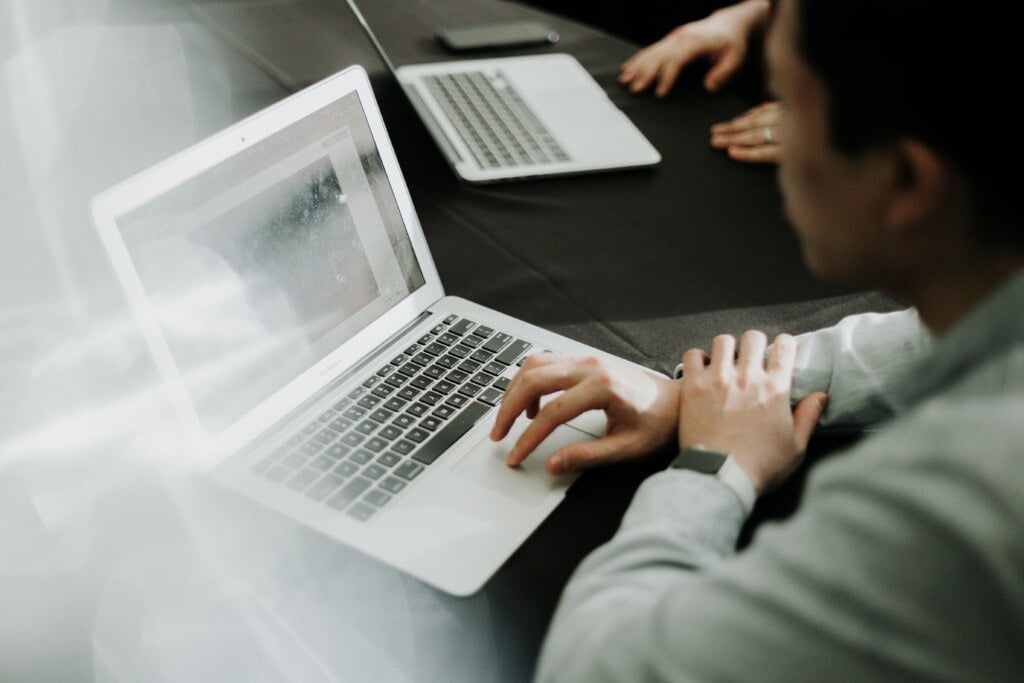 lapto office EdkPaxYMXU unsplash 1024x683 1