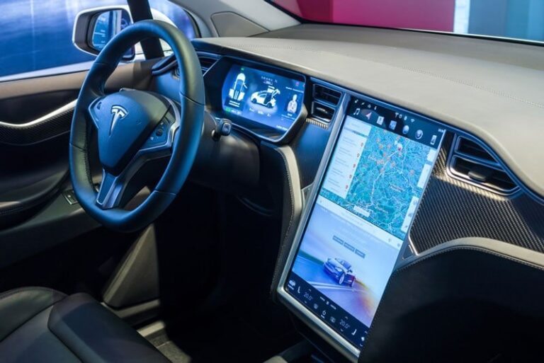 How to Turn Your Vehicle into a Smart Car with a Vehicle Tracking System