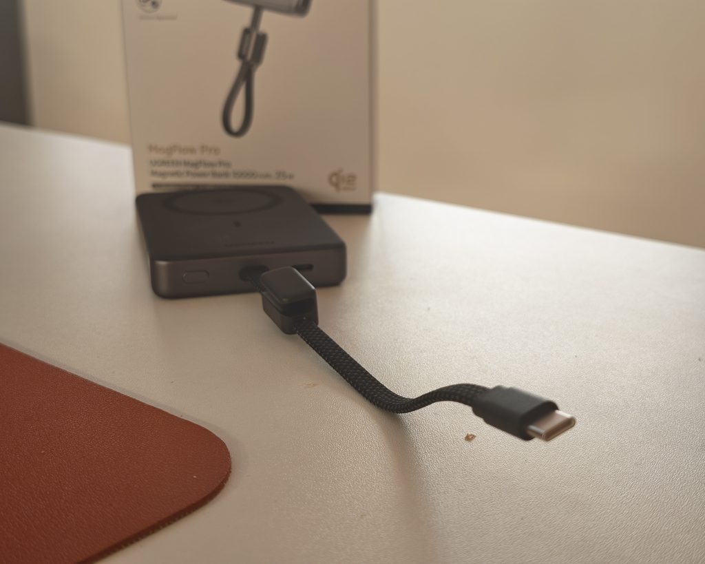 2026 UGREEN MagFlow Pro Magnetic Power Bank 25W Design 5