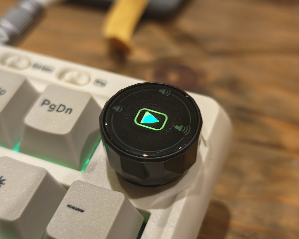 PIIFOX LUNA Grid98 Mechanical Keyboard Review 3 PIIFOX LUNA Grid98 Mechanical Keyboard Review Media Knob