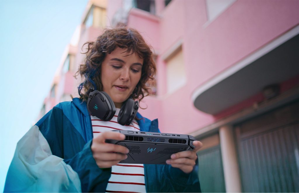 Acer Predator Atlas 8 handheld gaming PC goes on sale in the UK for £1,299.99, with Atlas 7 now on pre-order 2 PREDATOR ATLAS 8 PA08 I51 Lifestyle 01